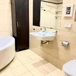 Bezagenta 2 Bedroom With Balcony Fast Wifi/free Underground Parking *